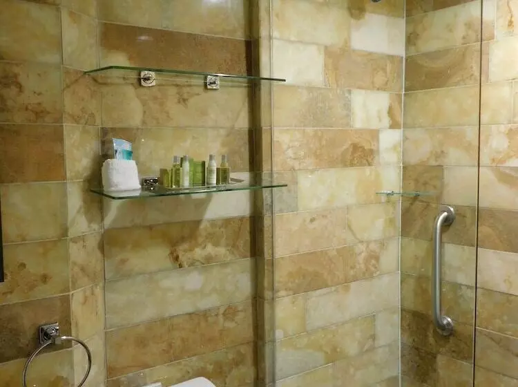 The Tudor Arms Hotel Cleveland A Doubletree By Hilton