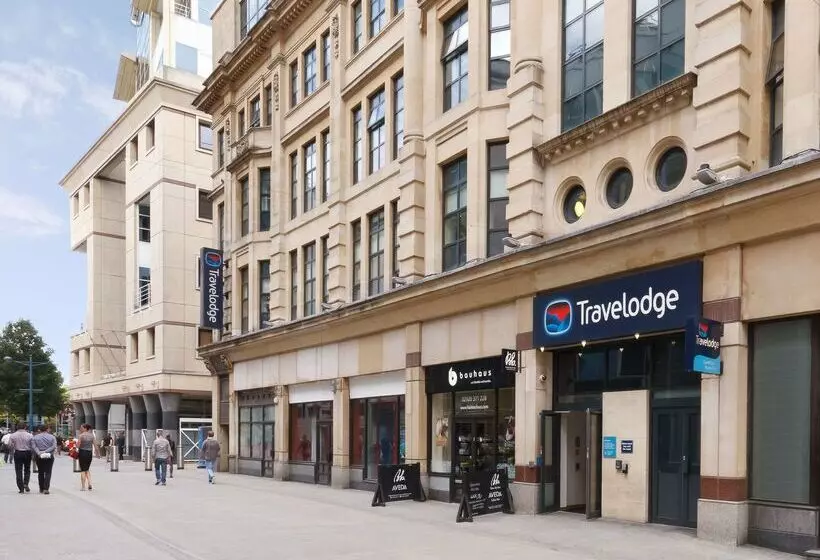 هتل Travelodge Cardiff Central Queen Street
