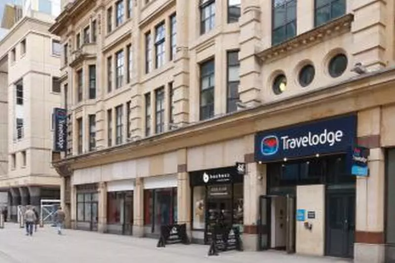 هتل Travelodge Cardiff Central Queen Street