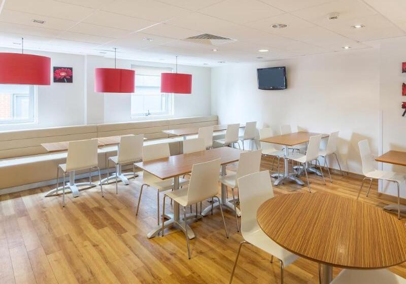 בית מלון כפרי Travelodge Maidenhead Central