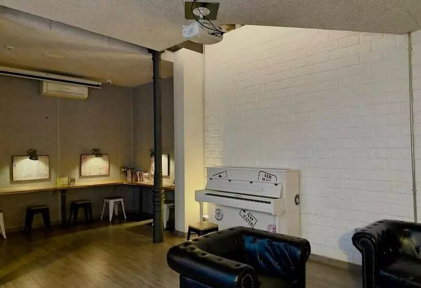 Auberge Far Home Atocha - Madrid