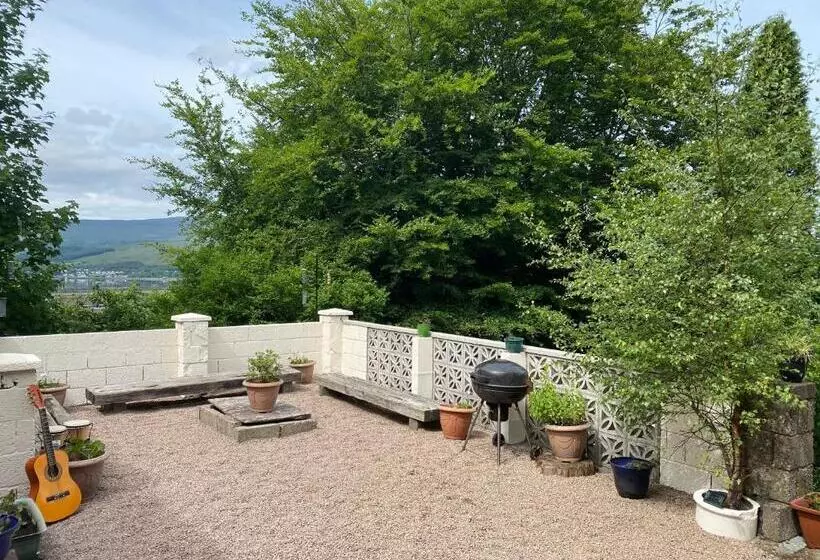 ユースホステル Fort William Backpackers