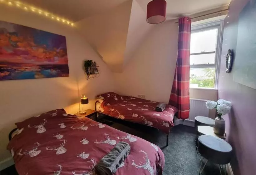 ユースホステル Fort William Backpackers