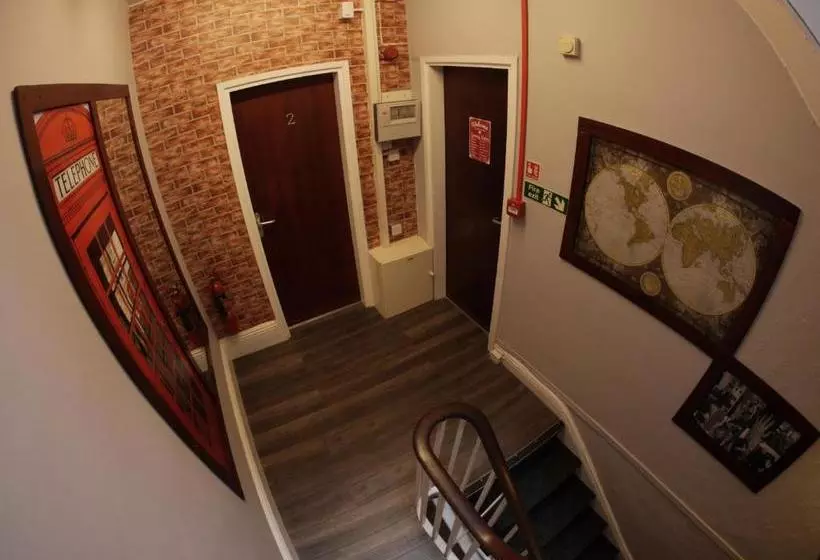 Общежитие Midtown Lodge