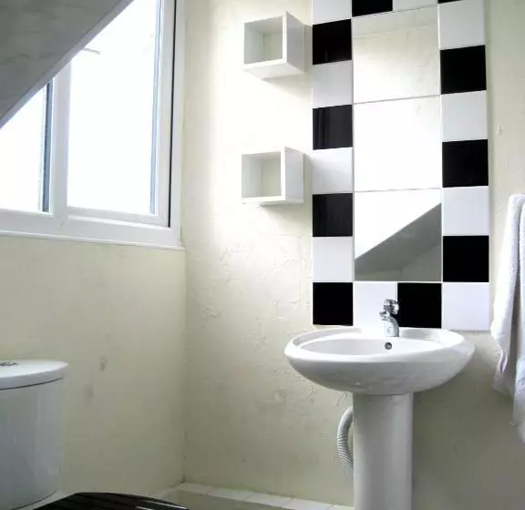 Общежитие Midtown Lodge