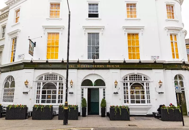 فندق صغير Publove @ The White Ferry Victoria