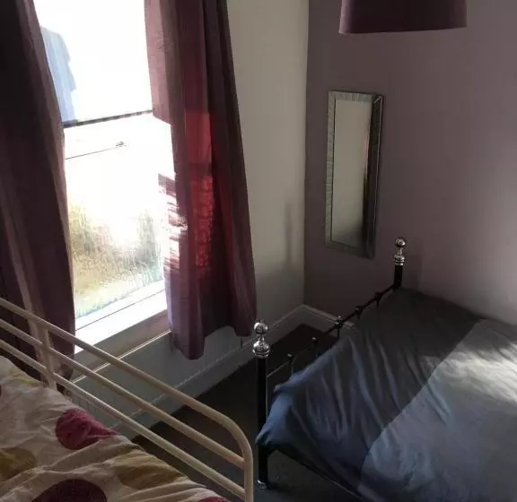 هاستل The Bunkroom