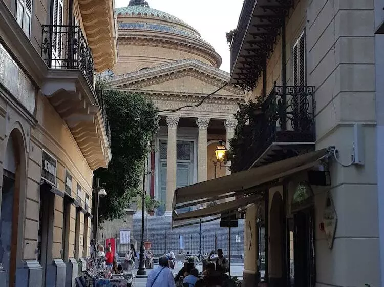 ベッドアンドブレックファースト Cavour Il Conte Camillo Bed&breakfast