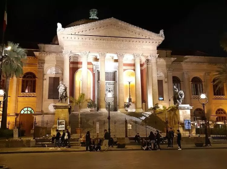 ベッドアンドブレックファースト Cavour Il Conte Camillo Bed&breakfast