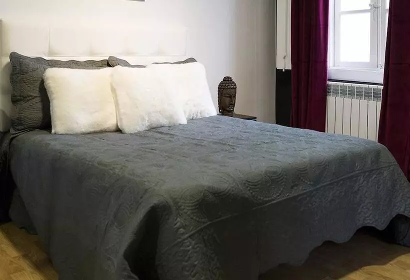 Bed and Breakfast Estrella Suites Hostel