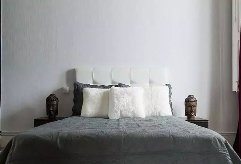 Bed and Breakfast Estrella Suites Hostel