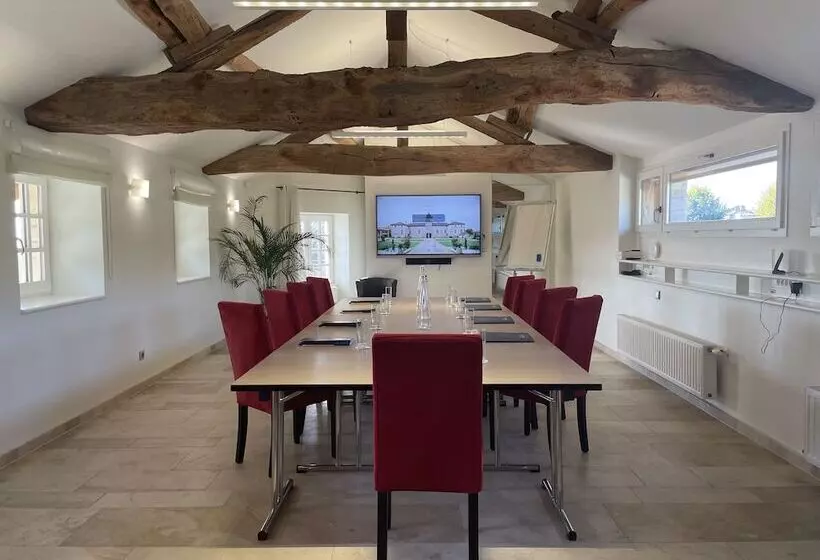 호텔 Hôtel Restaurant Le Château De Besseuil, Mâcon Nord   Teritoria