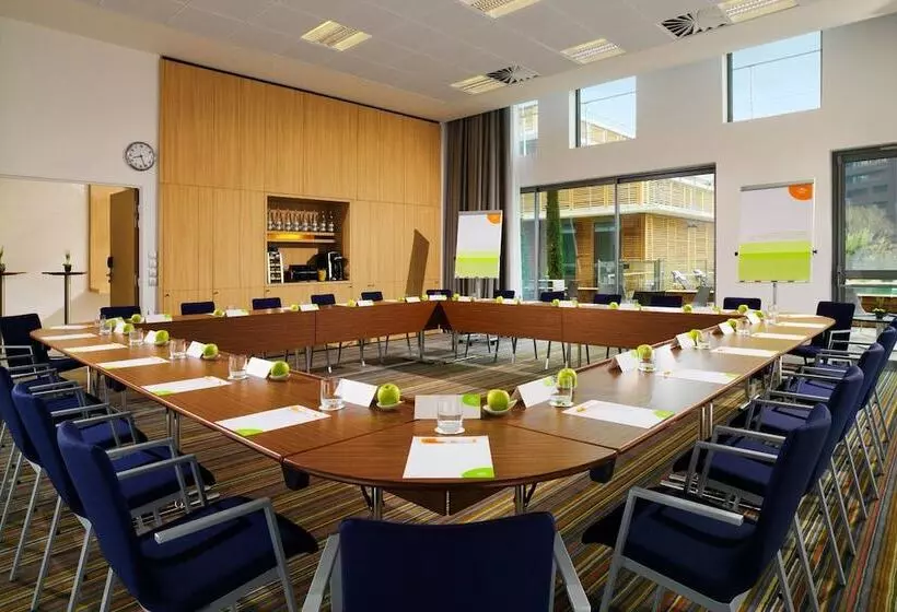 Отель Courtyard By Marriott Montpellier