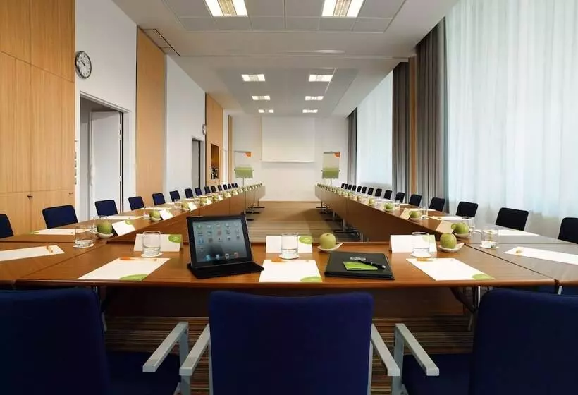 Отель Courtyard By Marriott Montpellier