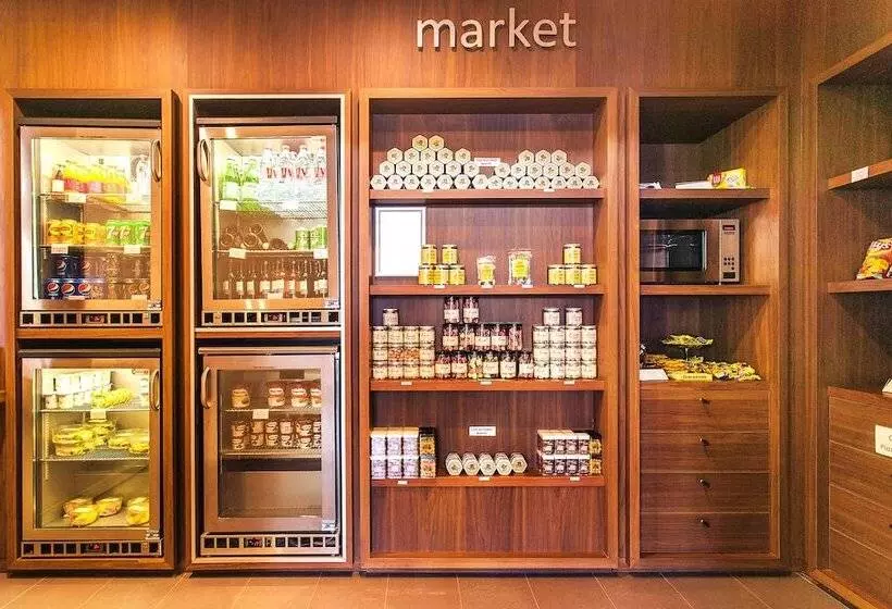 Отель Courtyard By Marriott Montpellier