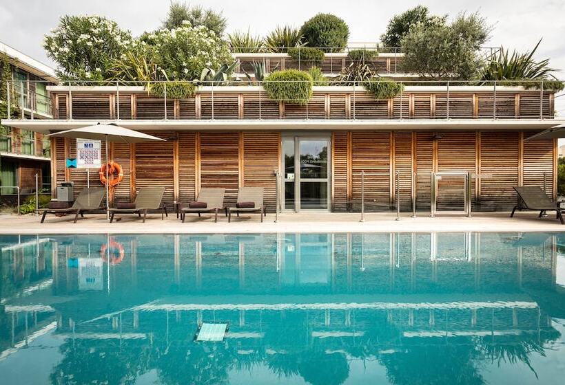 هتل Courtyard By Marriott Montpellier