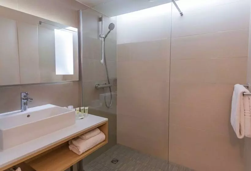 Отель Courtyard By Marriott Montpellier