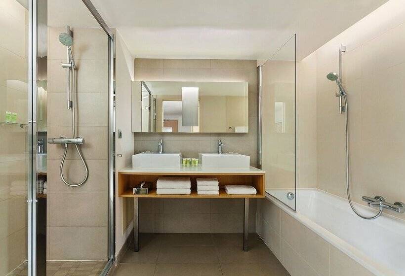 هتل Courtyard By Marriott Montpellier