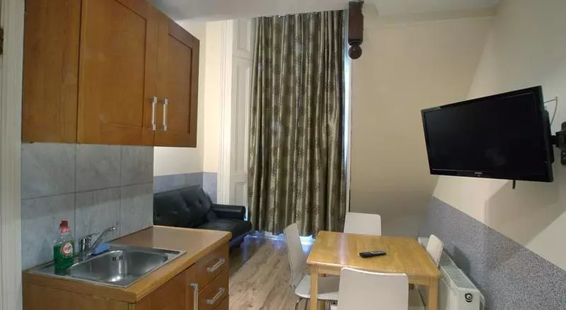 Hyde Park Economy Apartments