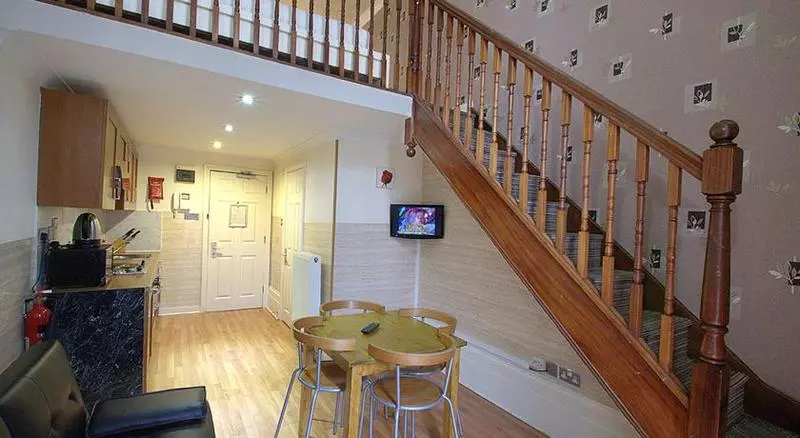 Hyde Park Economy Apartments