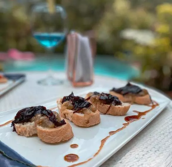 هتل Monkey Lodge Panama