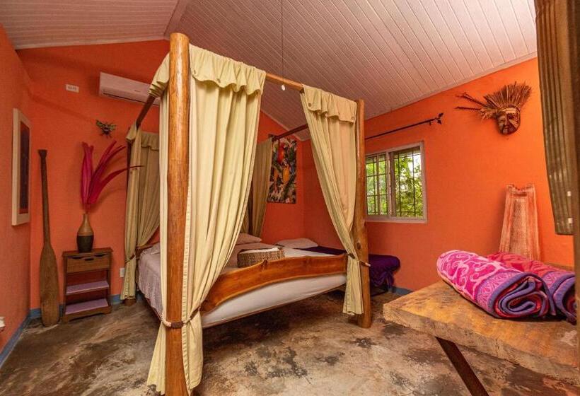 Отель Monkey Lodge Panama