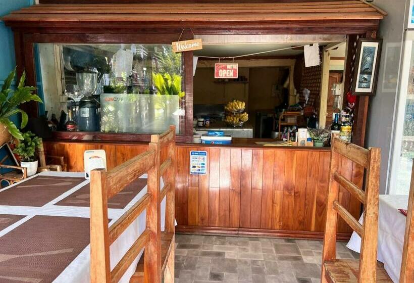 Pensjonat Somphamit Guesthouse