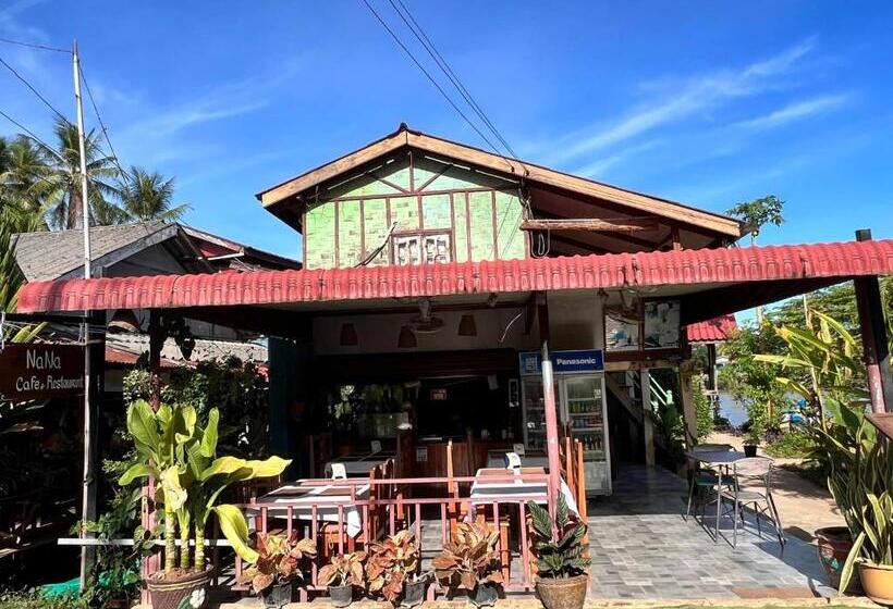 Pensjonat Somphamit Guesthouse