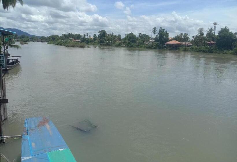 Pensjonat Somphamit Guesthouse