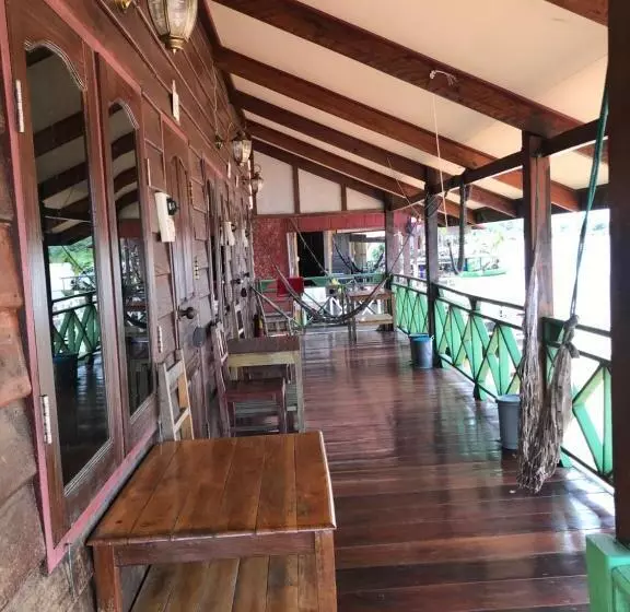 Majatalo Somphamit Guesthouse