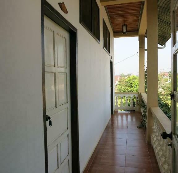 ペンション The Hillside Residence