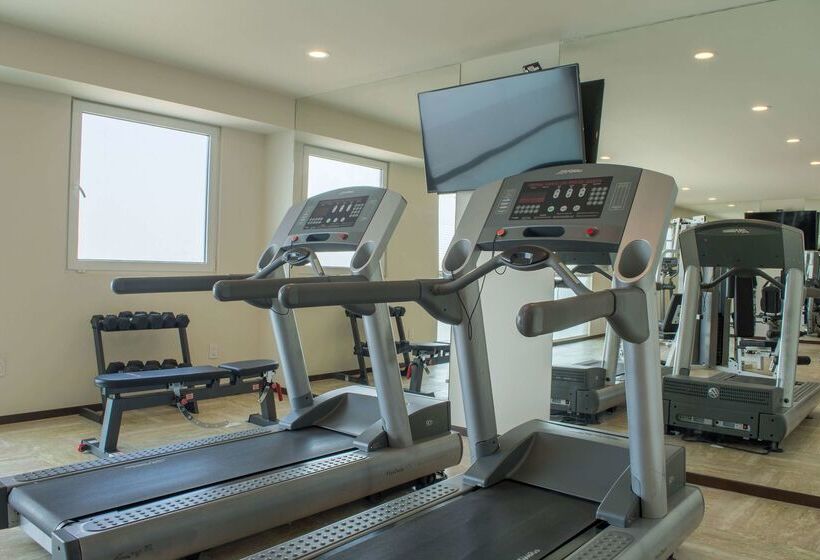 هتل Crown Victoria