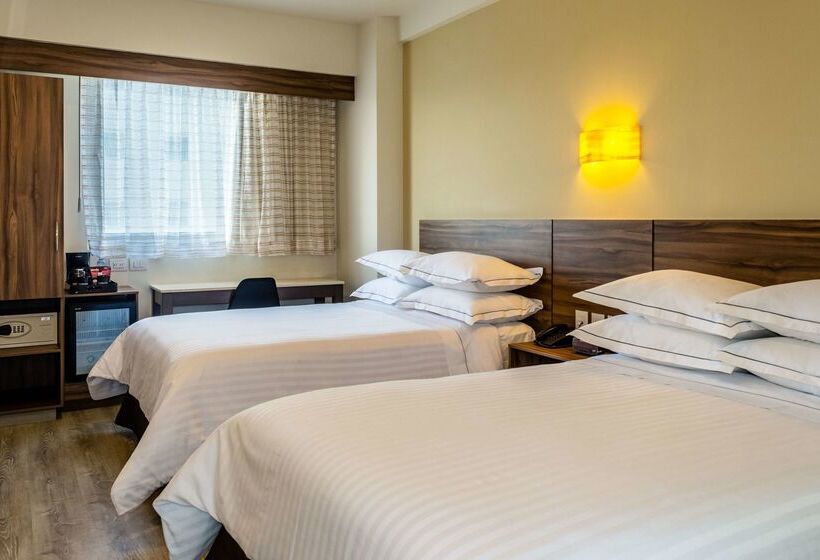 هتل Crown Victoria