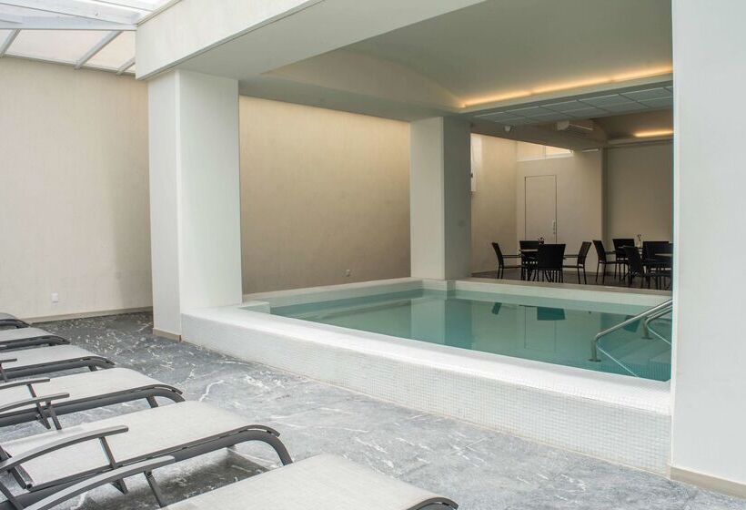 هتل Crown Victoria