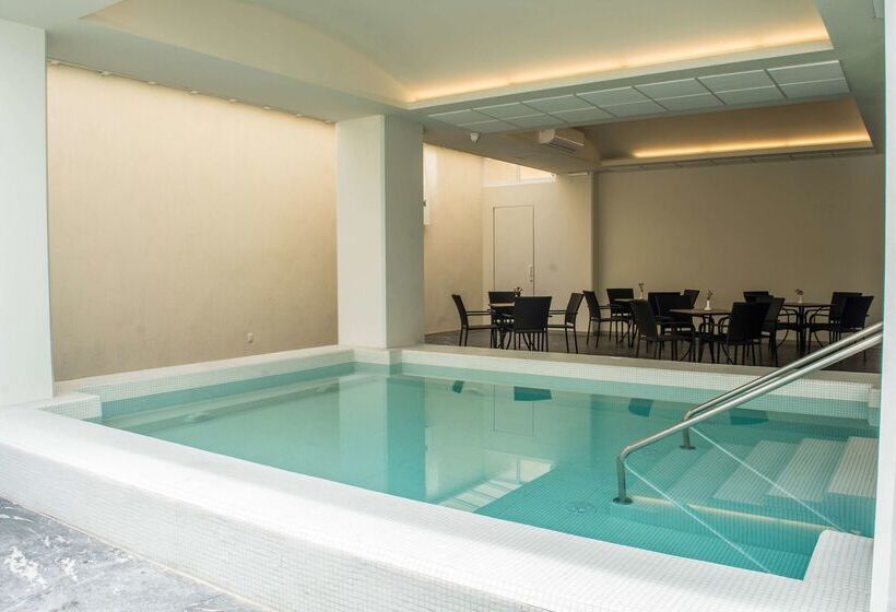 هتل Crown Victoria