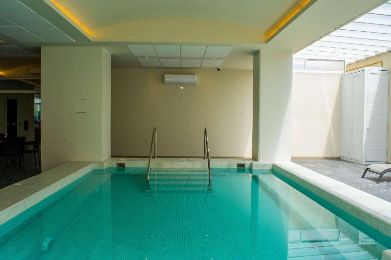 هتل Crown Victoria