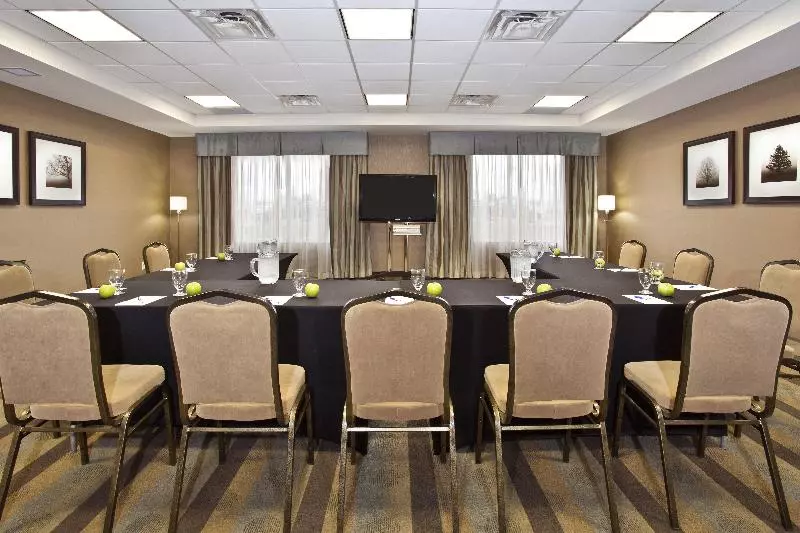 Hôtel Holiday Inn Express Kingston Central, An Ihg