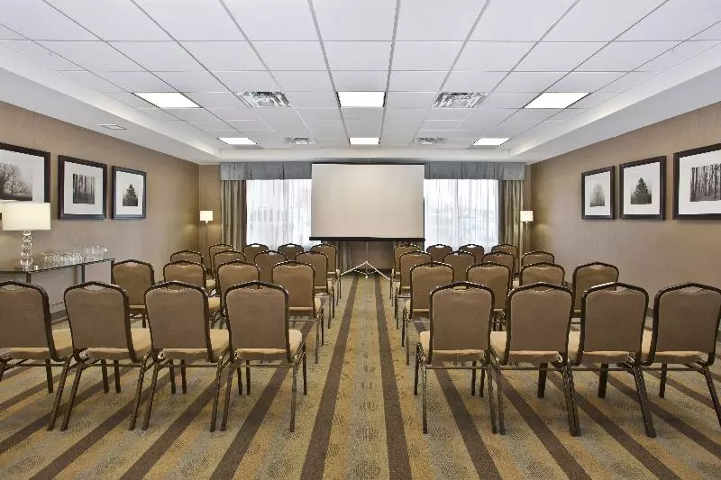 Hôtel Holiday Inn Express Kingston Central, An Ihg