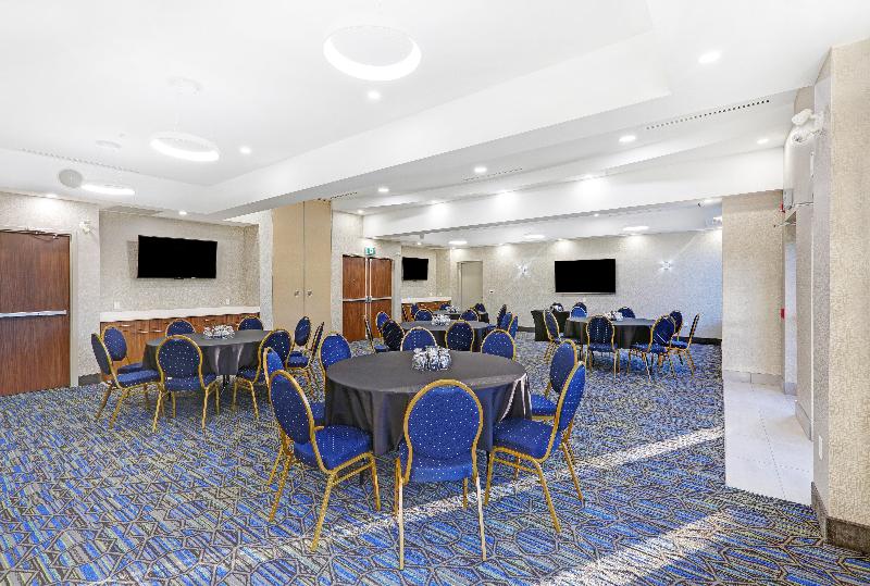 בית מלון כפרי Holiday Inn Express & Suites   Woodstock, On Canada