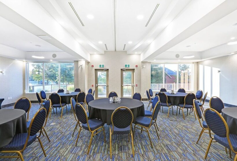 בית מלון כפרי Holiday Inn Express & Suites   Woodstock, On Canada