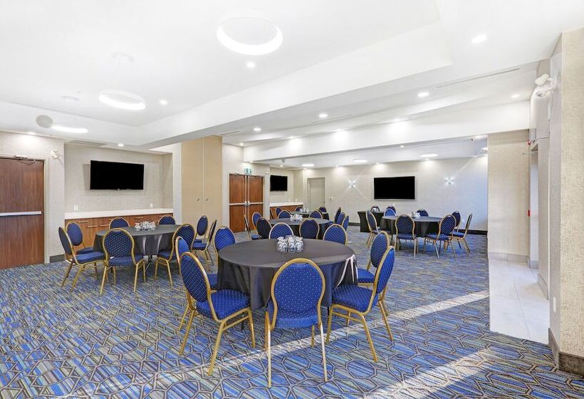 בית מלון כפרי Holiday Inn Express & Suites   Woodstock, On Canada