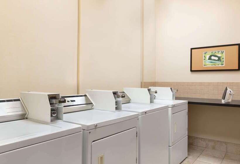 호텔 Ramada By Wyndham Drayton Valley