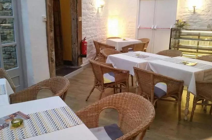 هتل The Old Well Inn