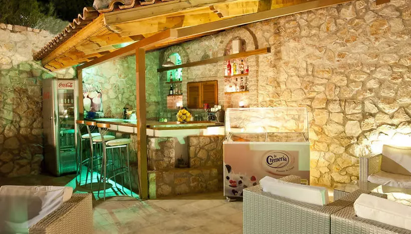 Viaros Hotel Apartments