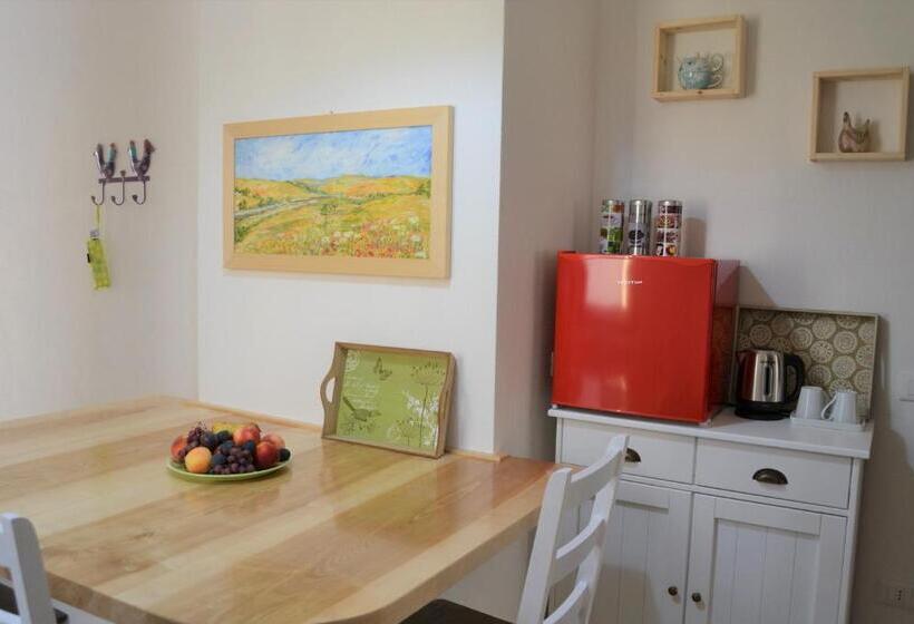 Nuscos Bed And Breakfast