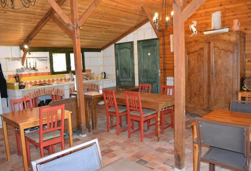 تختخواب و صبحانه Maison D'hôtes La Chouanniere