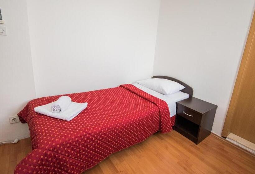 پانسیون Lafodija