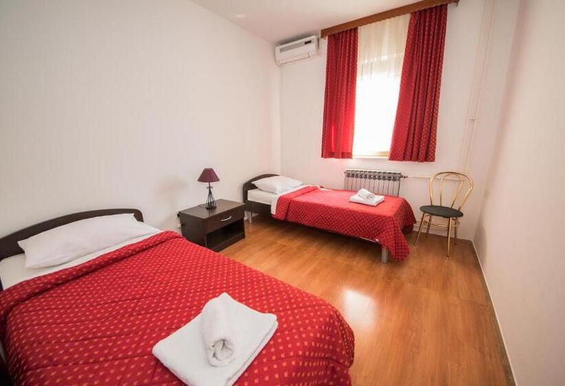 پانسیون Lafodija