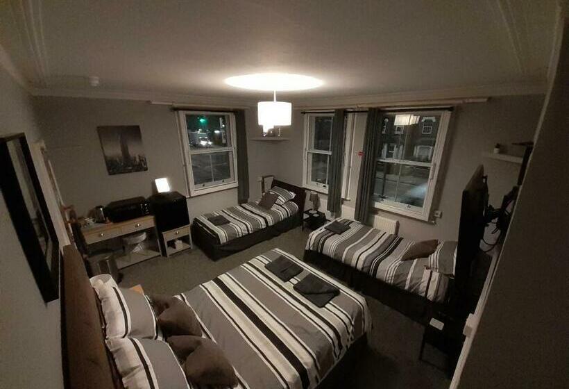 צימר Caversham Lodge