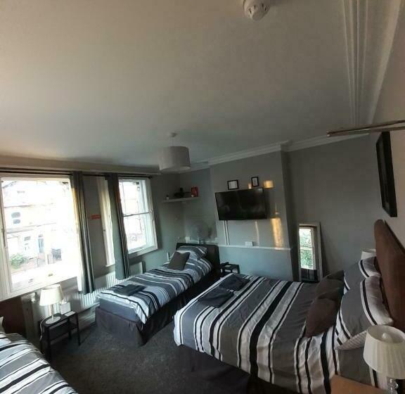 צימר Caversham Lodge